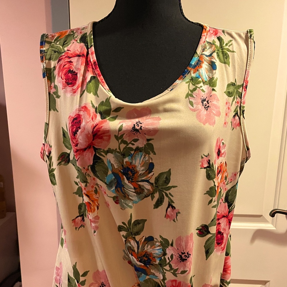 Sleeveless top with scrunched hip